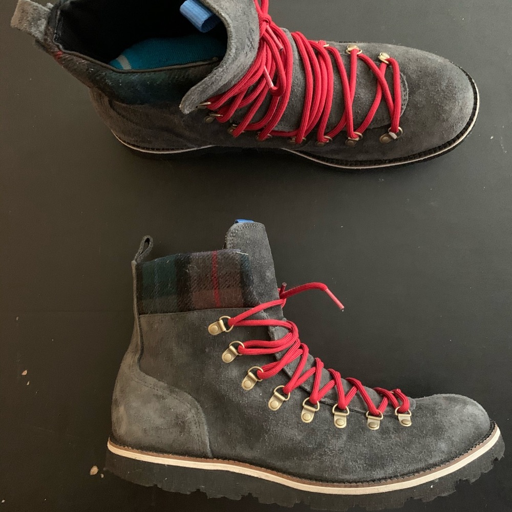 Men’s used Grey suede Cole Haan boots Sz 11